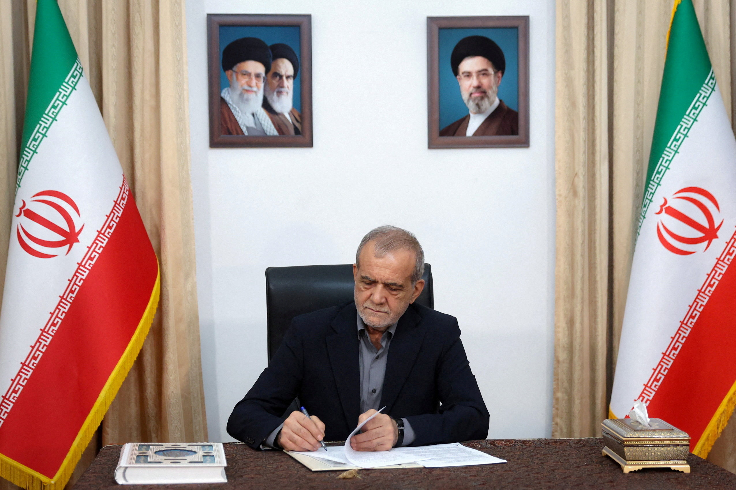 2026 06 18T152309Z 750991961 RC2FWLA9PEAN RTRMADP 3 IRAN CRISIS