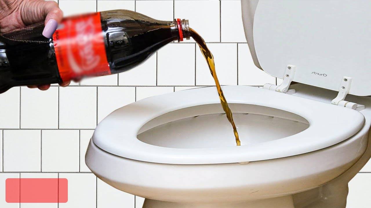 3 loi ich bat ngo khi do coca vao bon cau 002405