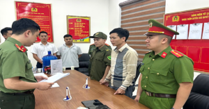 3 nhan vien tram thu phi tao dieu kien cho doanh nghiep duoc mien giam phi duong bo 2351