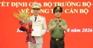 Thiếu Tướng Cao Minh Huyền Làm Cục Trưởng Cục Quản Lý Xuất Nhập Cảnh 1 771678001 122177031800978858 4445350795088606731 N 2328