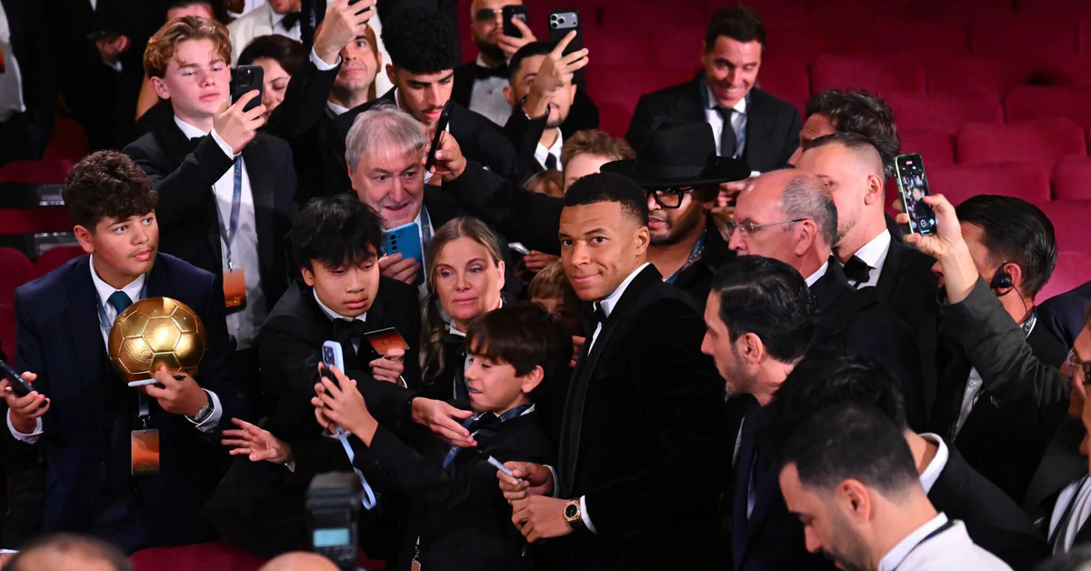 Mbappe Dẫn Đầu Cuộc Đua Quả Bóng Vàng Suốt Tháng, Cuối Cùng Xếp Sau Harry Kane 86211627714886601997480408461439639553402450N 17930685870961748069556 0 0 1072 2048 Crop 17930687368