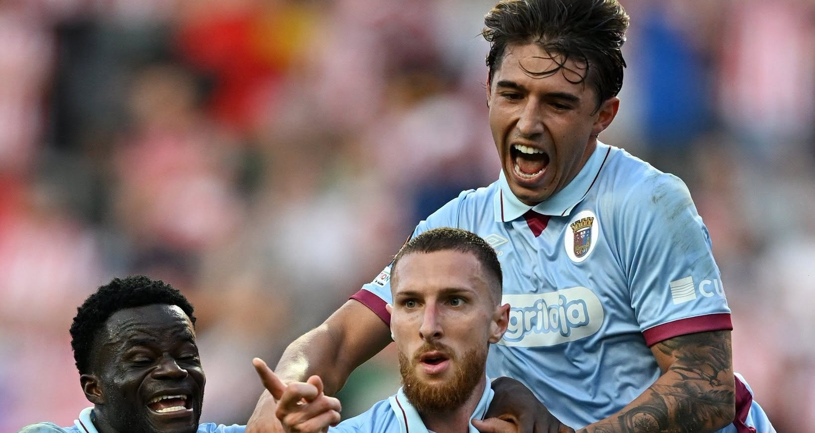 Ac Milan Va Leverkusen Dai Thang Juventus Vuot Kho San Khach 146