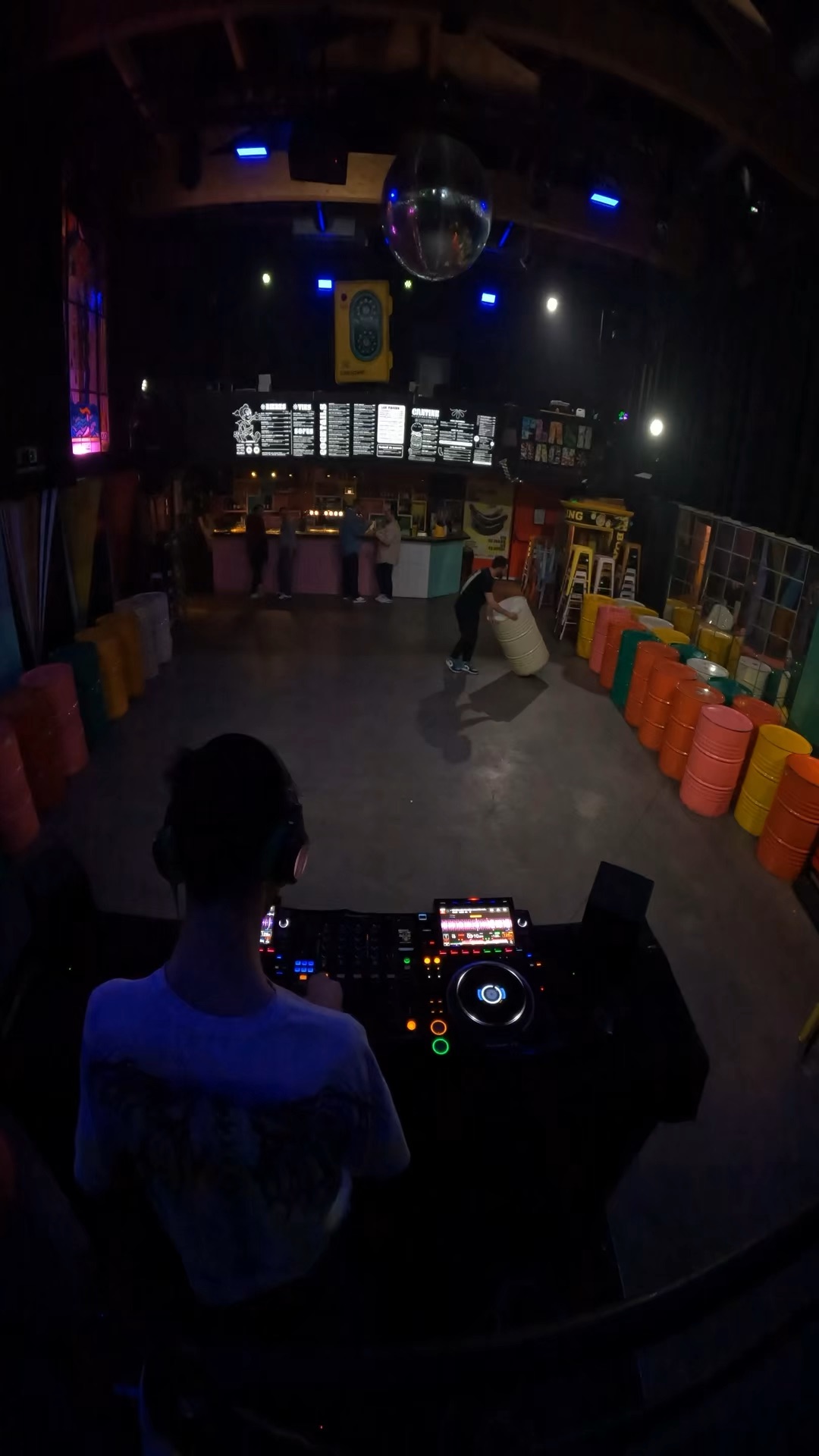 Mixer Pendant Les Mauvais Jours 😬🤣. #Dj#Michi#Vacance#Club#Fyp