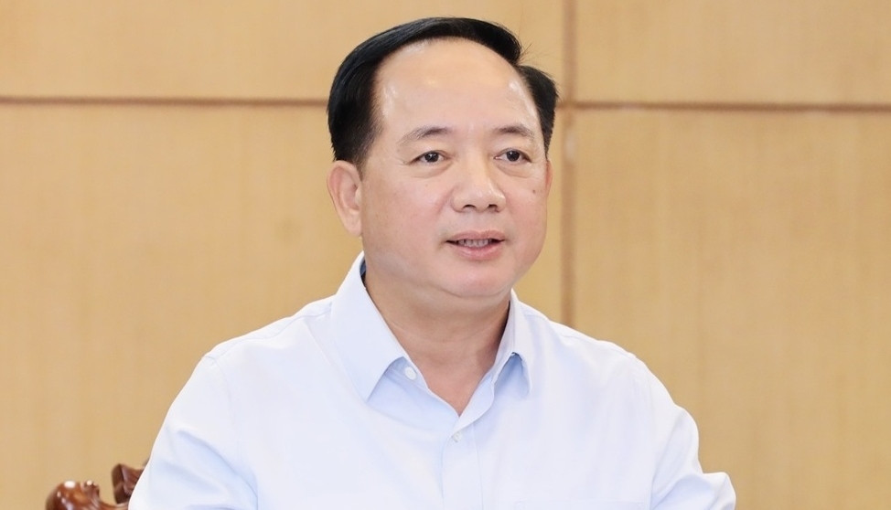 Ban Bi Thu Se Giam Sat Giao Duc Pho Thong Mot Cach Toan Dien 2462