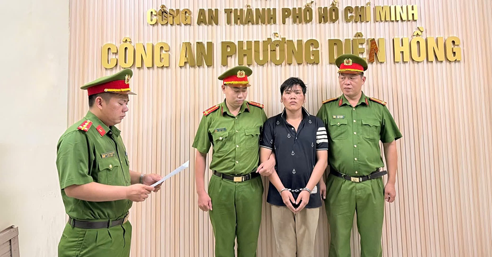Bat Doi Tuong Dung Dao Dam Csgt Khi Bi Kiem Tra Nong Do Con O Tphcm 2248