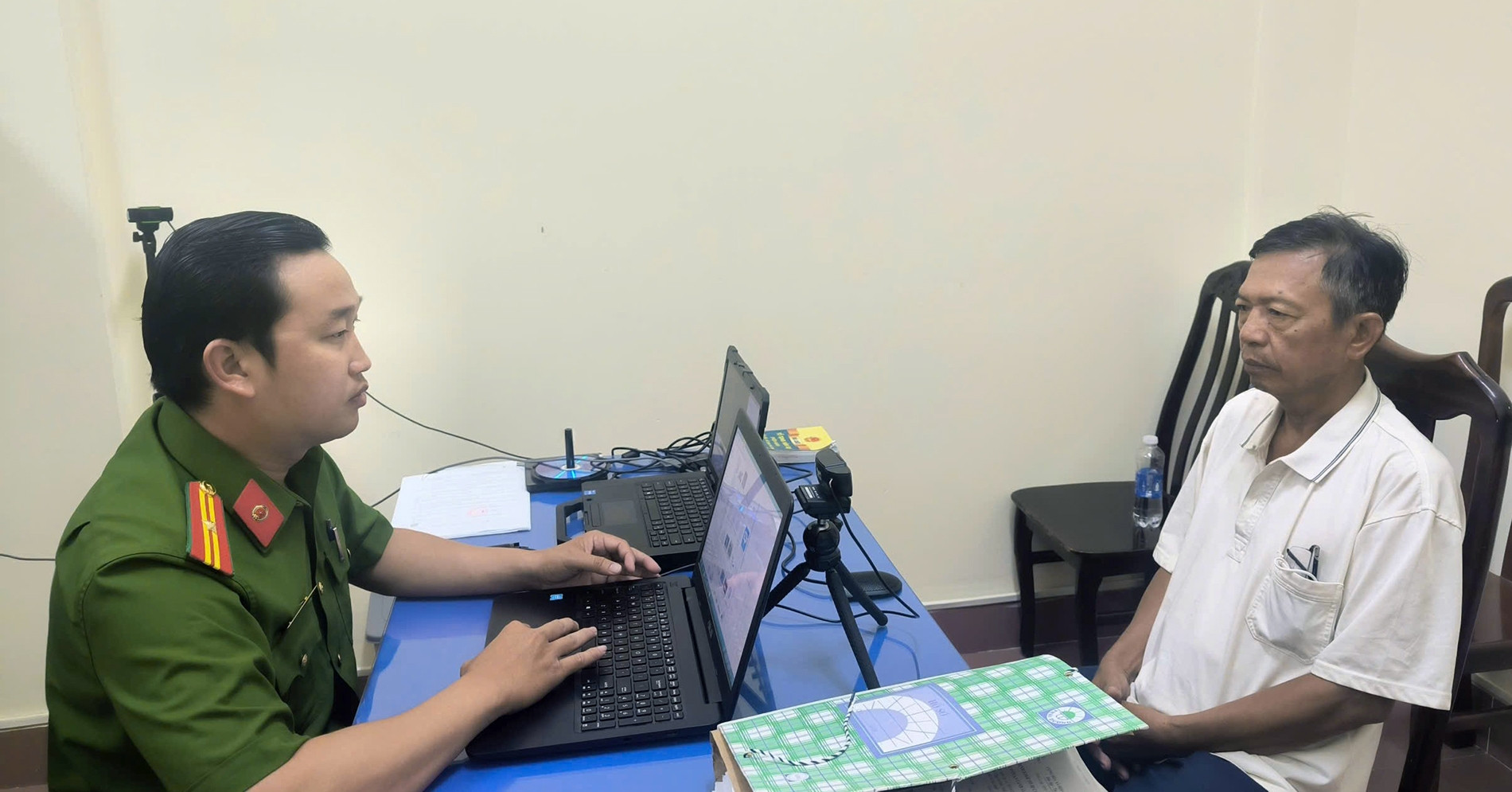 Bat Giu Ke Giet Nguoi Phu Nu Trong Phong Ngu De Cuop Vang 2870