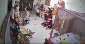 Be Gai 11 Tuoi Bi Nguoi Tinh Cua Me Danh Dap Bat Quy Xuyen Dem 2189.Webp