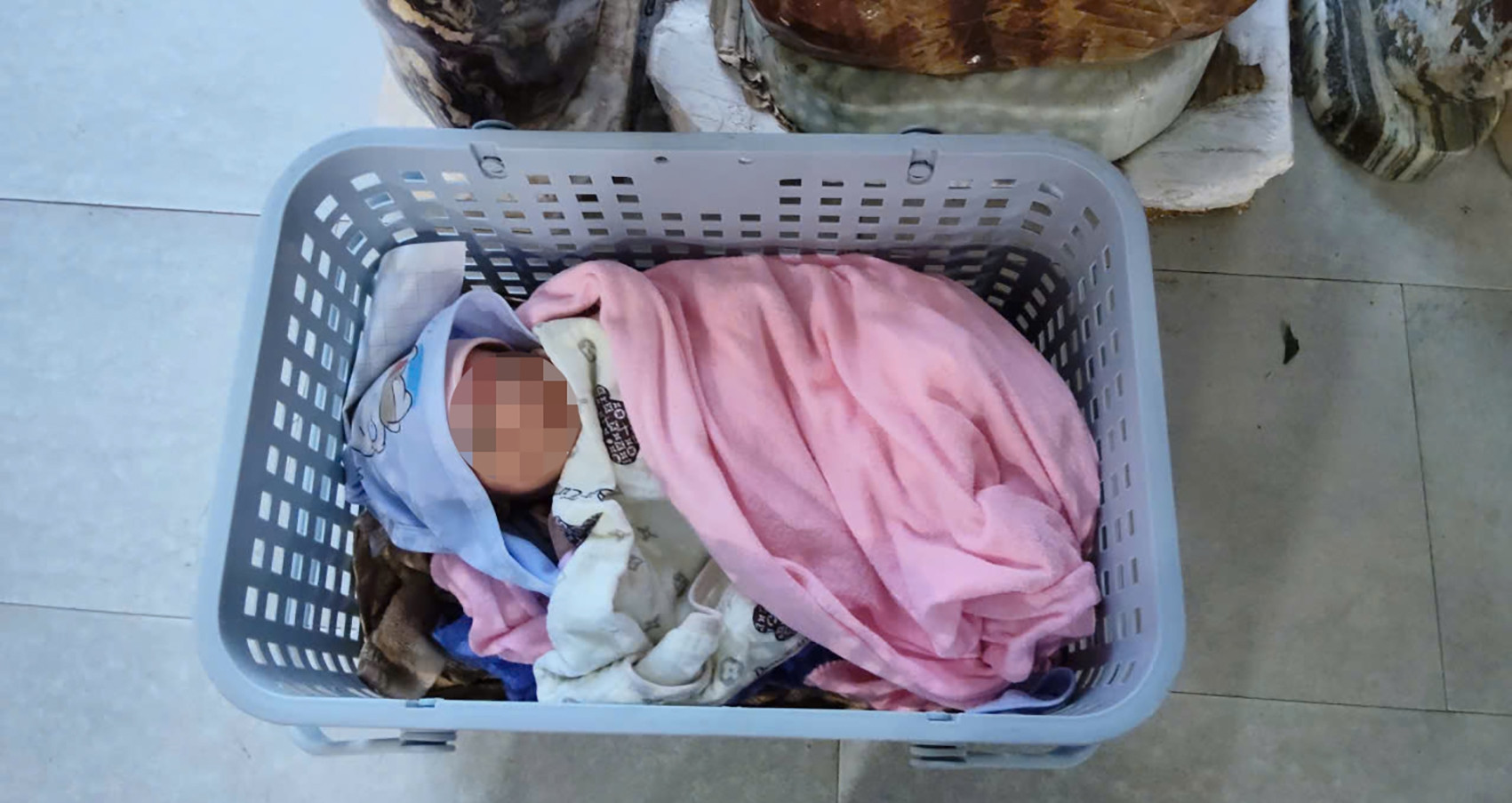 Be Trai 2 Ngay Tuoi Bi Bo Roi Trong Dem O Tp Quang Ninh 836