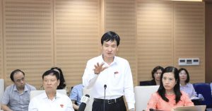 bi thu xa o ha noi noi chuyen trang bi xe dap cho truong thon di tham hoi nguoi dan 3111