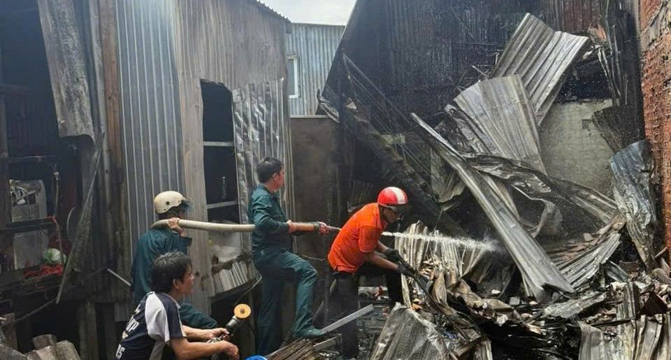 Binh Gas Phat No Giua Hoa Hoan 6 Can Nha Bi Chay 2076