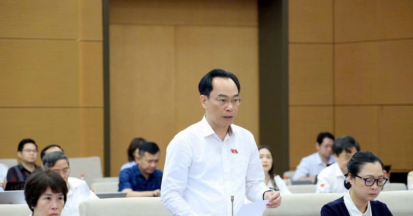 Bo Truong Gd Dt Nghiem Tuc Rut Kinh Nghiem Khi De Thieu Sach Giao Khoa 1012.Avif