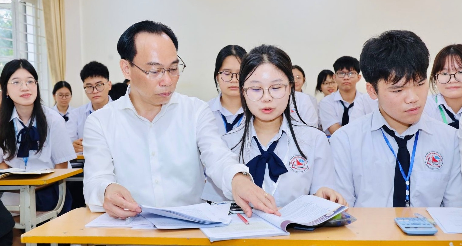 Bo Truong Gd Dt Truong Chuyen Co Su Mang Tao Nguon Tai Nang Nhan Tai 2652