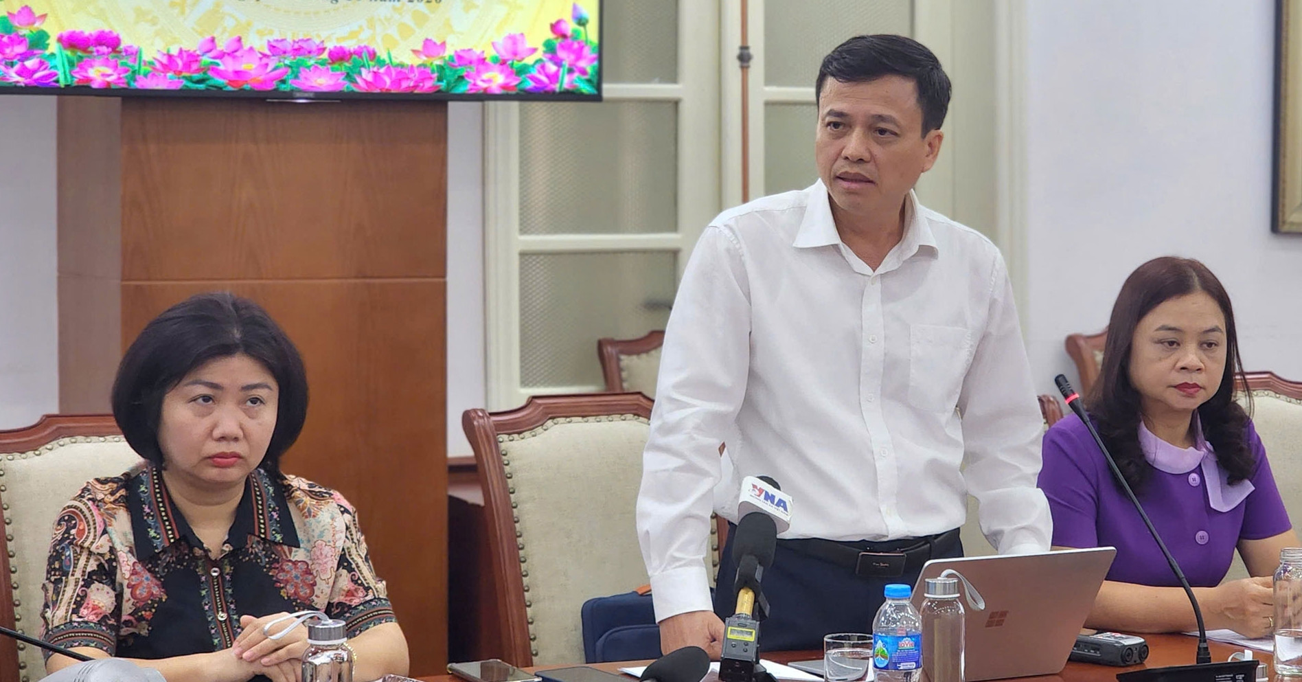 Bo Van Hoa Ra Soat Phim Ai 1060