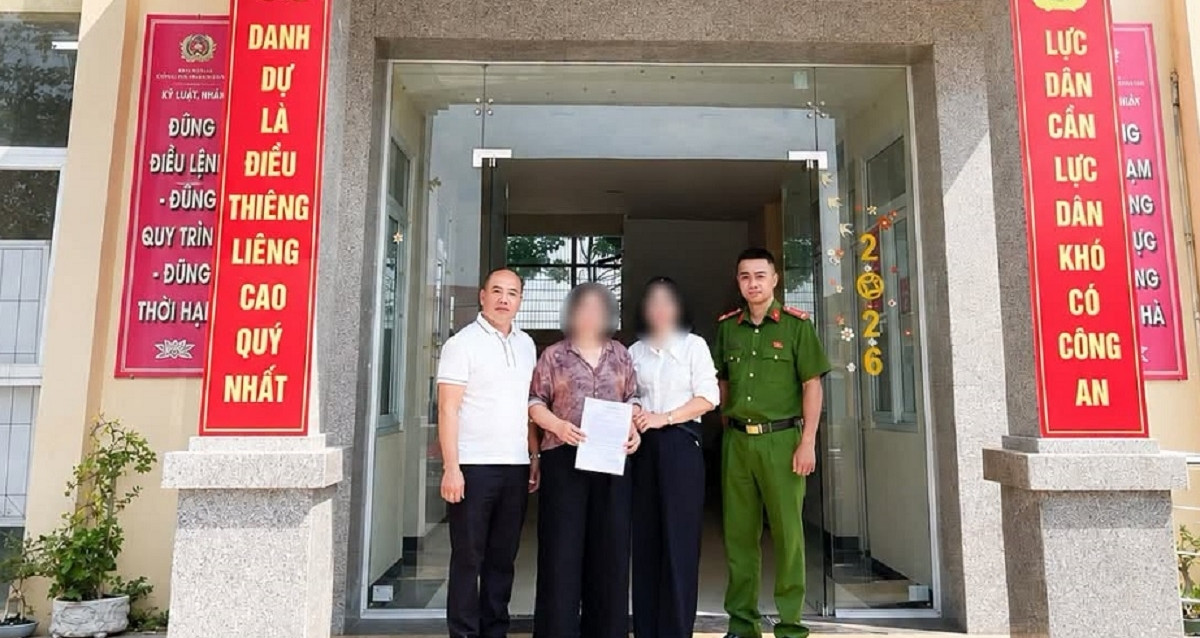 Bong Dung Nhan Duoc 12 Ty Dong Ba Phu Nu Lien Bao Cong An 2224