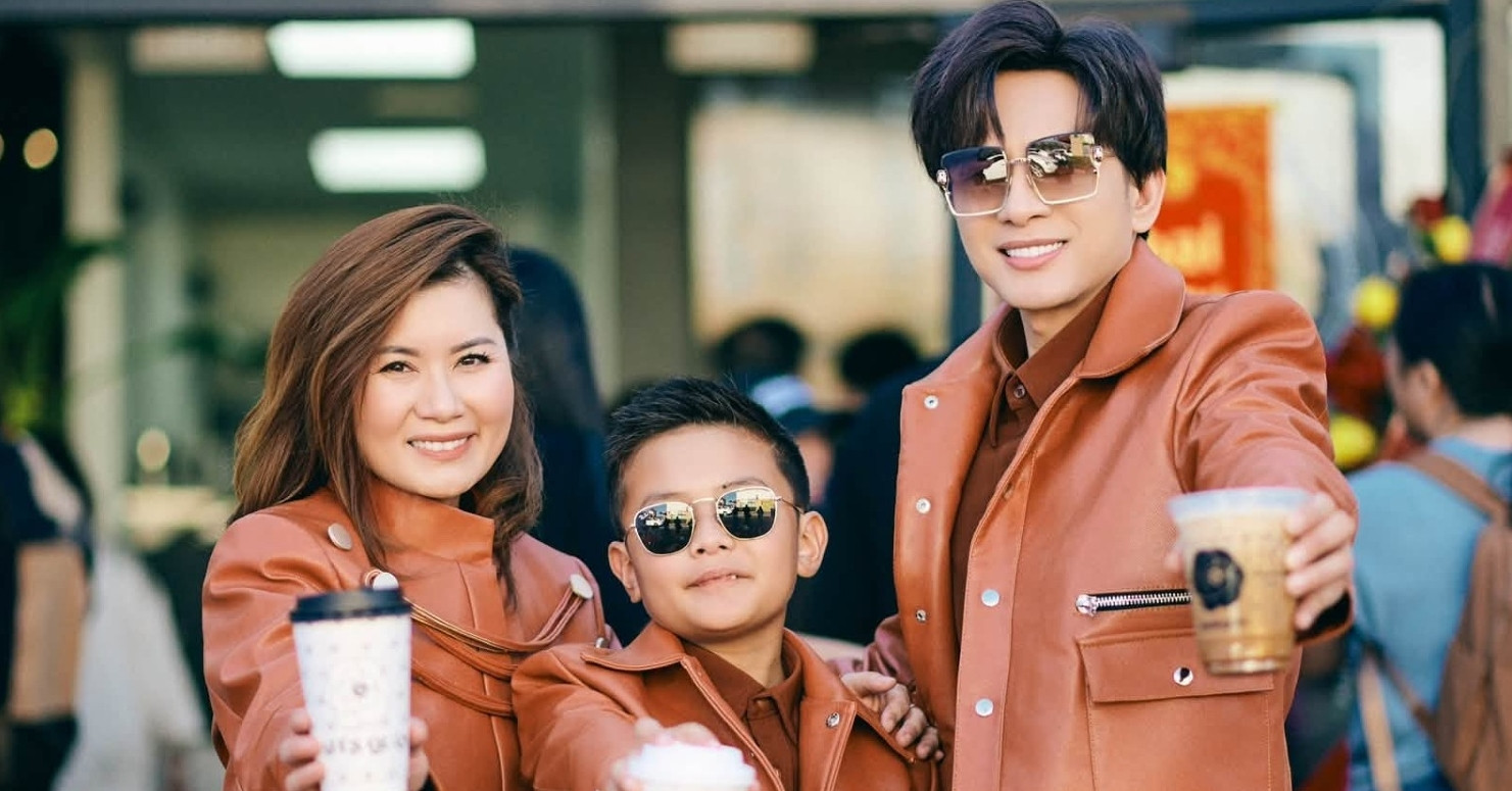 Ca Si Dan Truong Hoi Ngo Vo Cu Dien Vien Hong Dang Khoe Thanh Tich Moi 2744