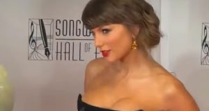 Ca sĩ Taylor Swift diện váy xẻ cao gợi cảm, lập kỷ lục ở tuổi 37 2 ca si taylor swift dien vay xe cao goi cam lap ky luc o tuoi 37 2052