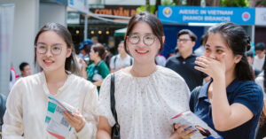 cac truong kinh te o ha noi dong loat tang hoc phi nam 2026 1255