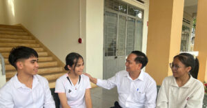 can bep truong noi tru do lua tiep suc si tu vung cao 2272