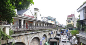 Can Canh 131 Vom Cau Da Tram Nam Tuoi O Ha Noi Sap Duoc Thay Ao Moi 2185