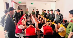 canh sat dot kich khach san bat giu 19 nguoi trung quoc co hanh vi mo am 937