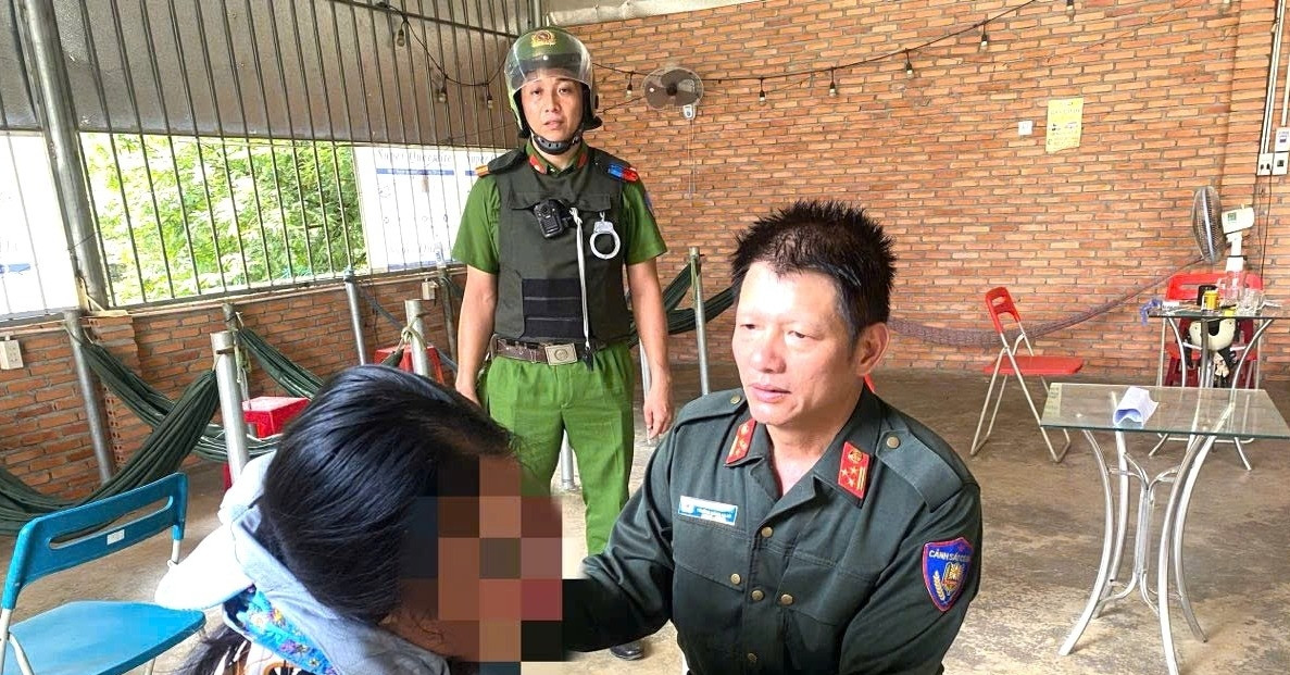 Cau Noi Cua Truong Cong An Xa Khien Nguoi Phu Nu Bo Y Dinh Nhay Cau Tu Tu 2095