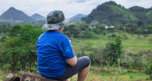 chau noi hoc gioi ve que nghi he ong ba nhan ra dieu bat thuong 979