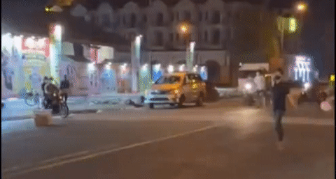 Cho Rang Bi Nhin Deu Nhom Thanh Thieu Nien Cam Ma Tau Hon Chien Truoc Hoi Cho 389