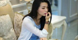 Chong Bat Ngo Vut Vao Mat Toi Cuc Tien Roi Yeu Cau Mot Viec Khien Toi Dung Hinh 1167
