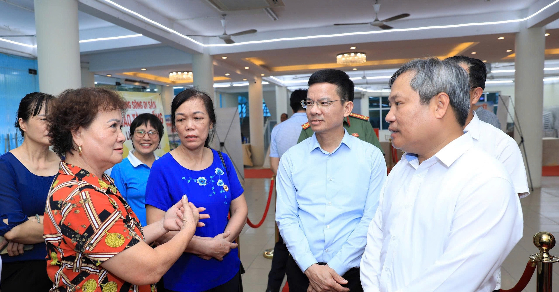 Chu Tich Ha Noi Kiem Tra Viec Lay Y Kien Nguoi Dan Ve Quy Hoach Song Hong 3360