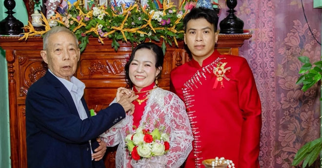 Co Dau 40 Tuoi Ben Chu Re Kem 10 Tuoi Trong Dam Cuoi Gay Sot O Vinh Long 568