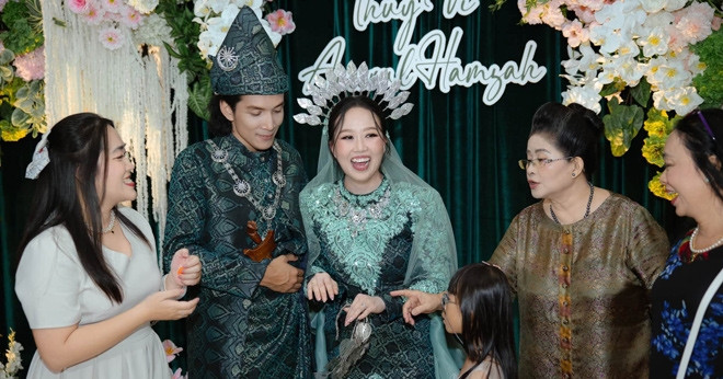 Co Gai Viet Lay Chong Malaysia Me De Hoang Mang Me Chong Cam Ket Mot Dieu 1902