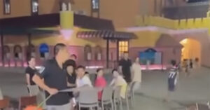 cong an xac minh vu nghi dung voi nuoc duoi khach tai khu vui choi o cua lo 2683