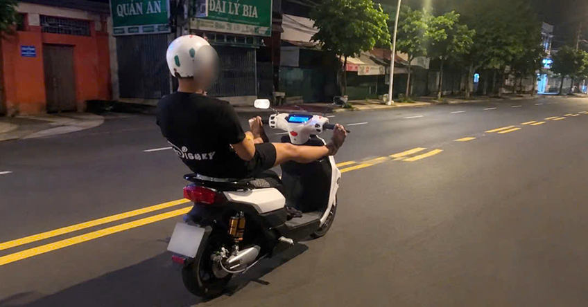 Csgt Tphcm Xu Ly Nhieu Thanh Thieu Nien Bieu Dien Di Xe May De Cau View 2873