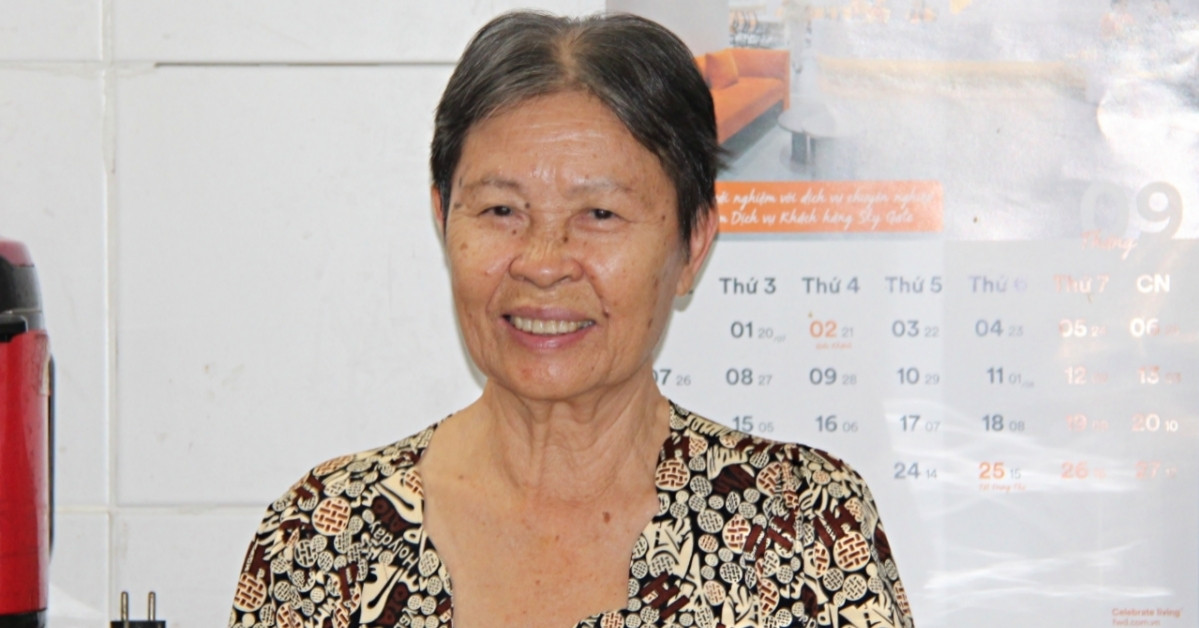 Cu Ba O Tphcm Nhat Ve Chai Ve Nha Phat Hien 15 Nhan Vang Nhieu Day Chuyen 733