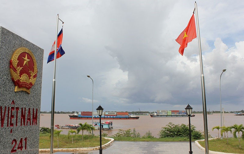 Cua Khau Vinh Xuongt 2427