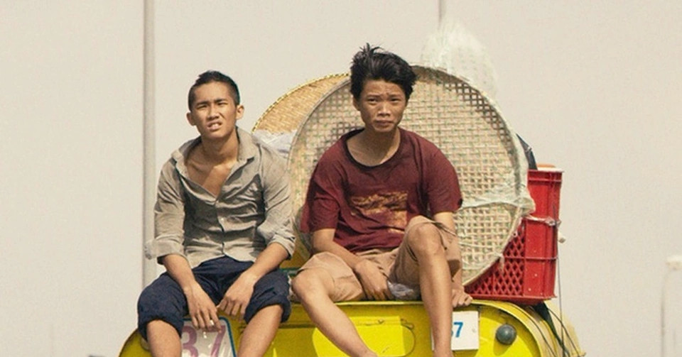 Cuc Dien Anh Ra Cong Van Khan 1875.Webp