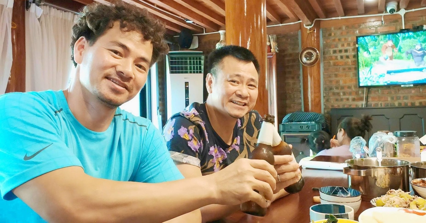 Cuc Truong Xuan Bac Va Tu Long Mua Gio Ke Troi Hhen Nie An Oc Giua Nuoc Ngap 2357