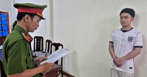 da nang bat nhan vien chiem doat 84 dien thoai cua nhieu cua hang 2851