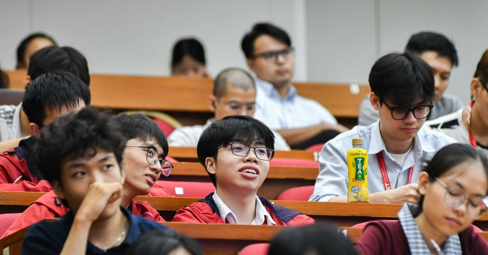 Dai Hoc Bach Khoa Ha Noi Tang Moi Sinh Vien 100 1726