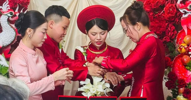 Dam Cuoi Khong Chu Re O Mien Tay Hai Gia Dinh Tang 11 So Do 5 Cay Vang 342