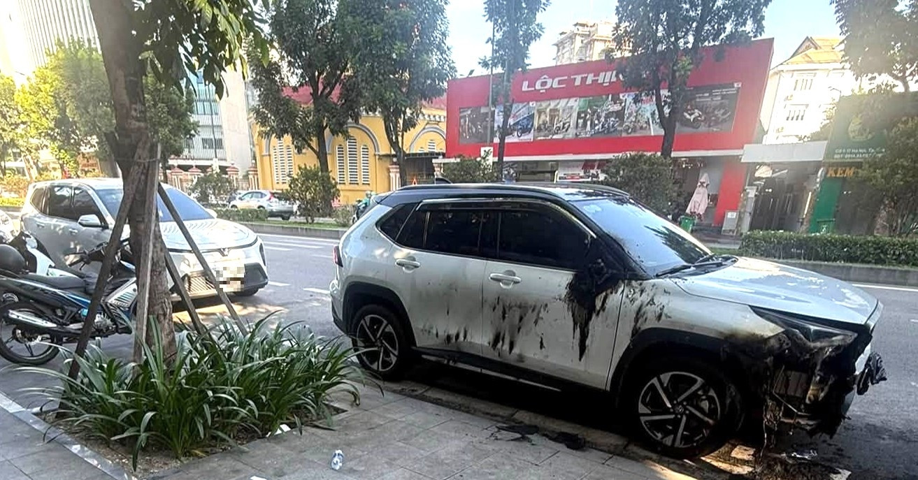 Dau Vet Dang Ngo Tai Hien Truong Vu O To Bi Chay O Hue 988