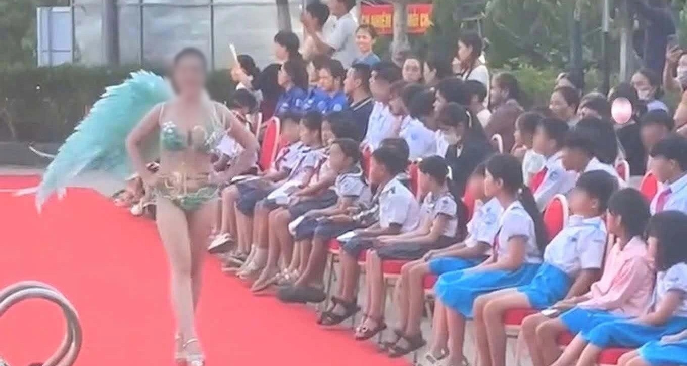 De Hoc Sinh Xem Phan Thi Ao Tam Don Vi To Chuc Thi Hoa Hau Bi Phat 2067