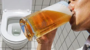 Đổ lon bia uống dở vào nhà vệ sinh: Ai ngờ điều kỳ diệu xảy ra, tiết kiệm tiền triệu mỗi tháng 1 do lon bia uong do vao nha ve sinh ai ngo dieu ky dieu xay ra tiet kiem tien trieu moi thang 203515