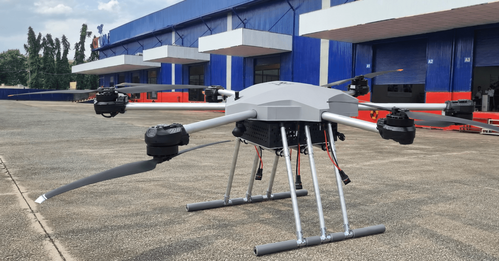 Doanh Nghiep Viet Che Tao Uav Van Tai Hang Nang Mang Duoc 100Kg 3512