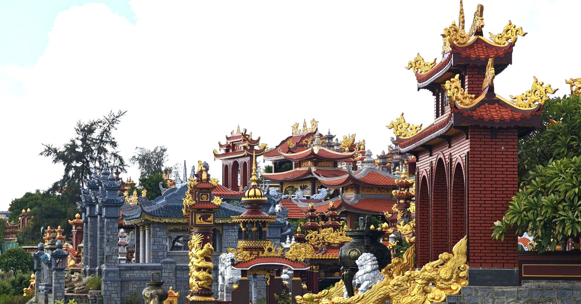 Dong Cua Cac Nghia Trang Tai Phuong Co Nhieu Lang Mo Be The O Hue 292