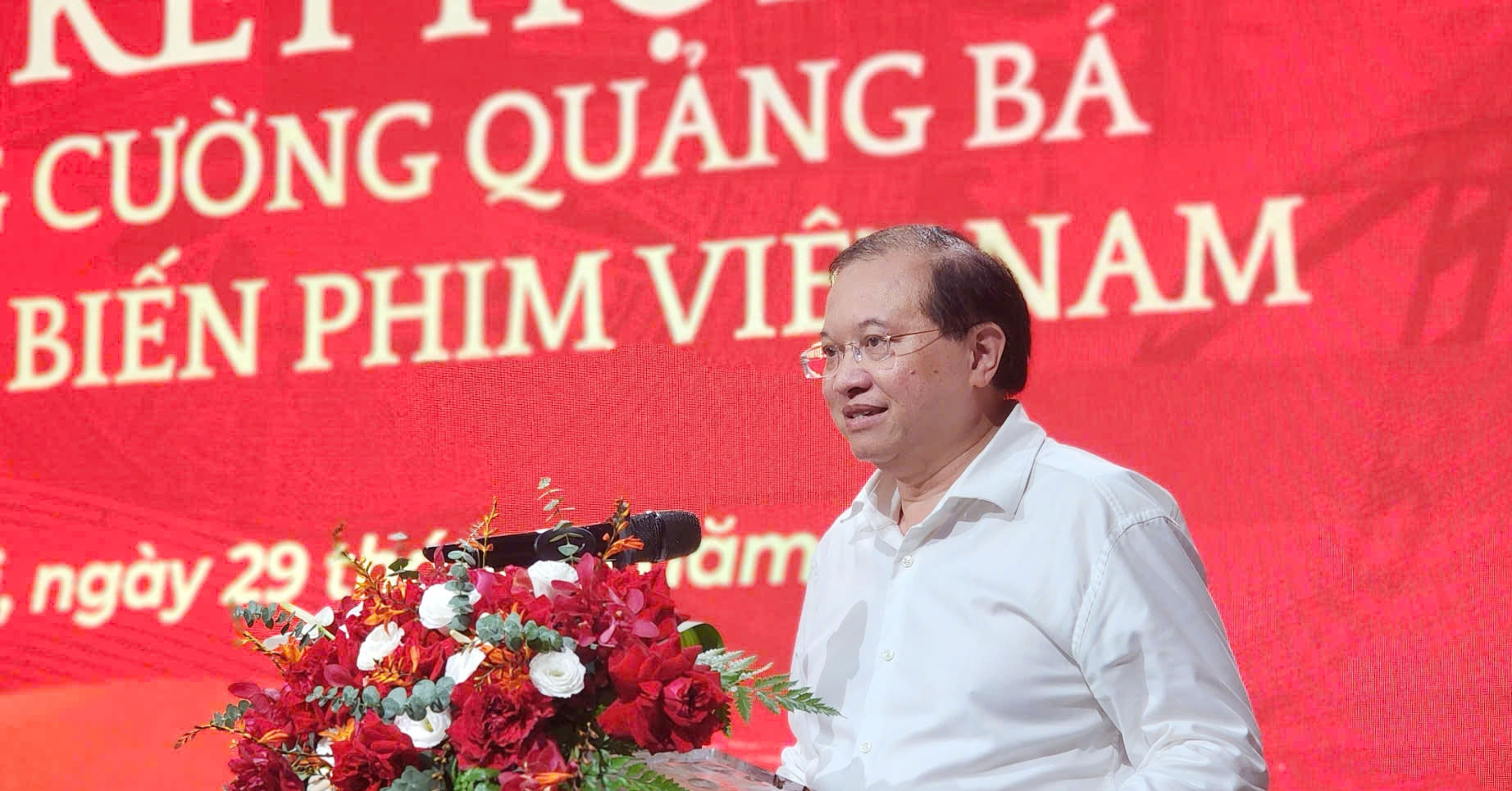 Dua Hang 1000 Di San Dien Anh Viet Den Gan Hon Voi Cong Chung 4824