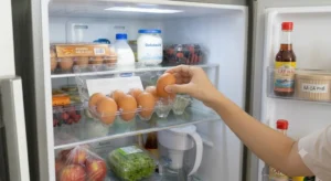 Đừng bao giờ để trứng trực tiếp vào tủ lạnh! Học ngay 3 mẹo này, trứng tươi ngon đến 6 tháng 1 dung bao gio de trung truc tiep vao tu lanh hoc ngay 3 meo nay trung tuoi ngon den 6 thang 113528.jp