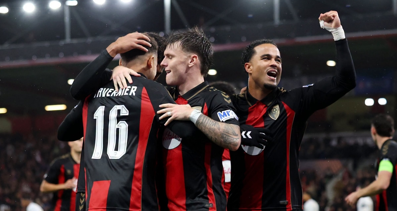 Europa League Ac Milan Thua Soc Juventus Hoa That Vong 34