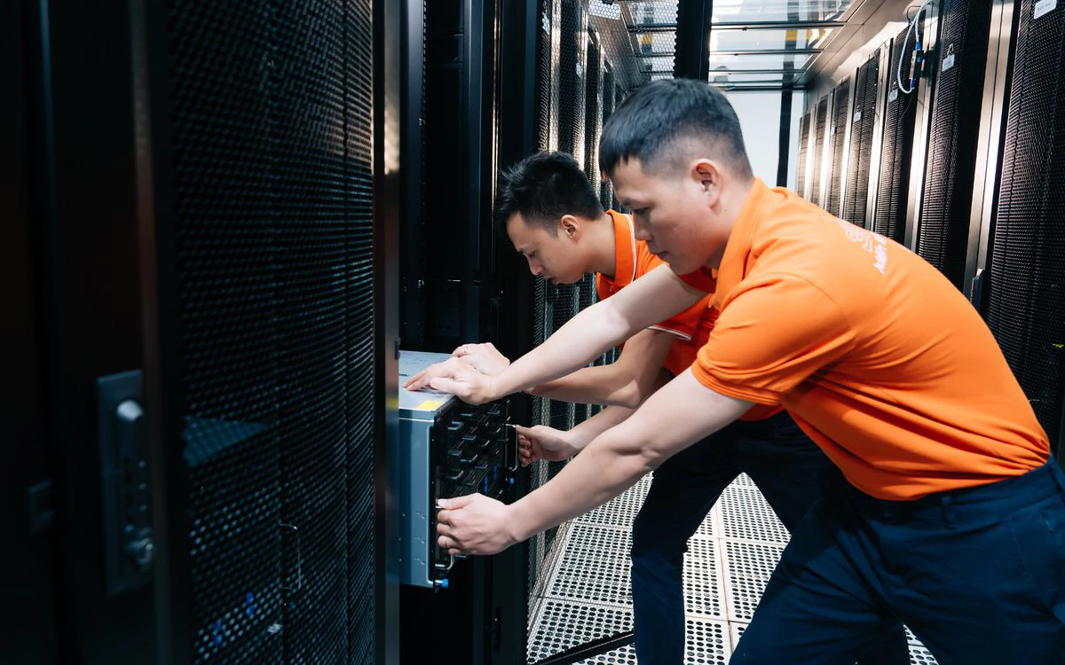 Factory Inside Can Canh Hang Nghin Sieu Chip Nvidia Tai Fpt Ai Factory A41384 1790517705513215318616