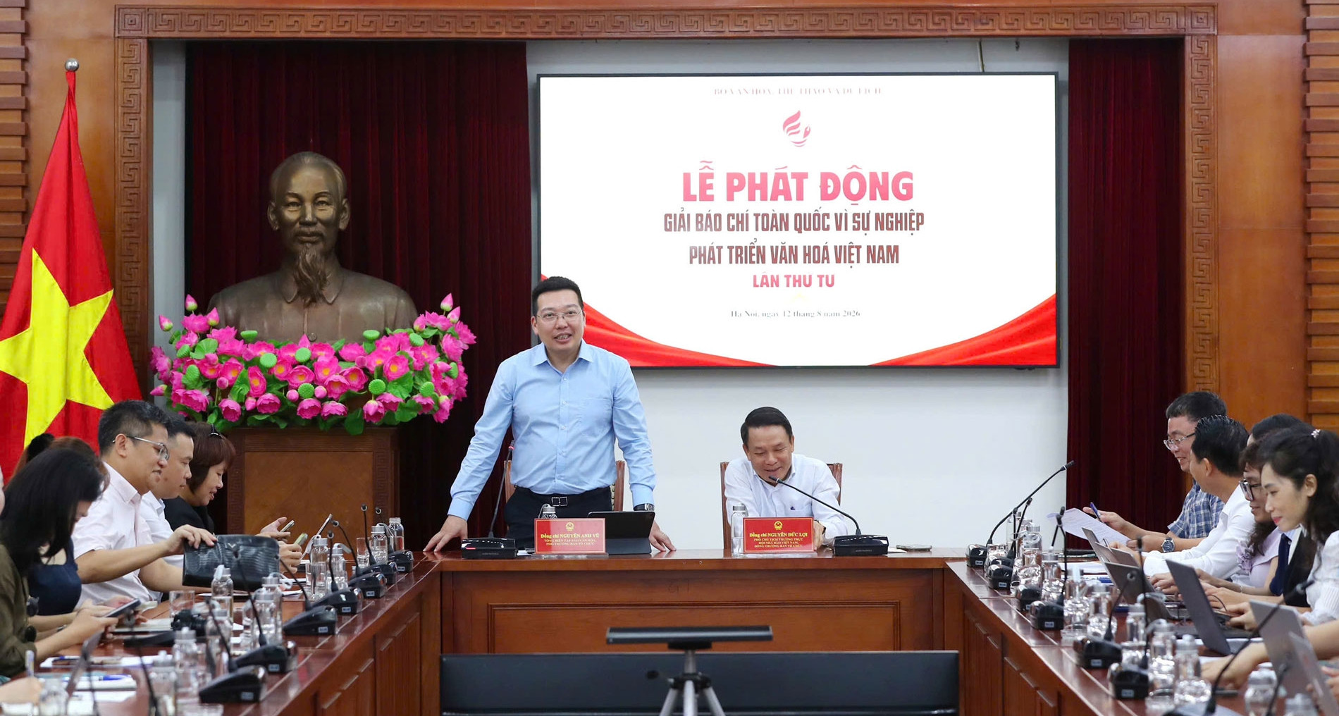 Giai Bao Chi Vi Su Nghiep Phat Trien Van Hoa Viet Nam 809